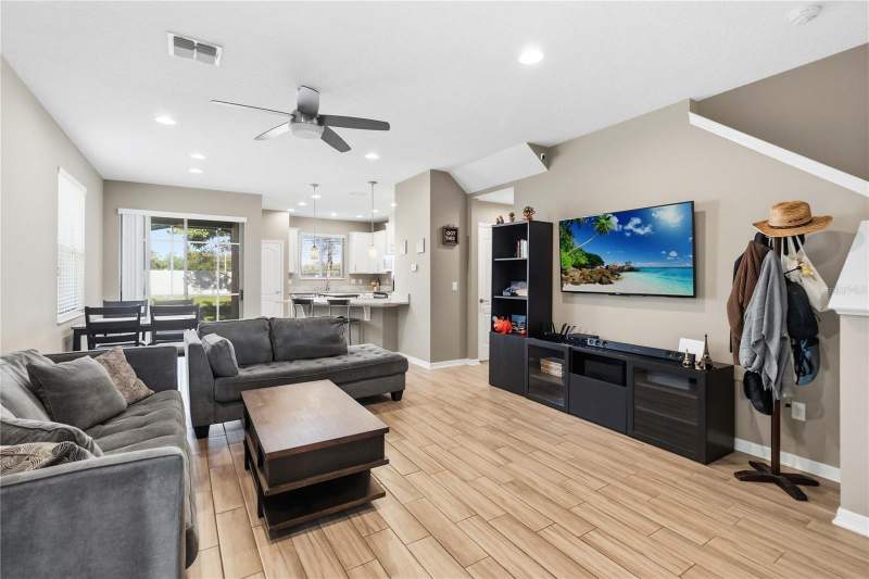 3 bedroom Townhouse at 2618 White Isle Lane, Econ Lndg Ph 2, Orlando — photo 4