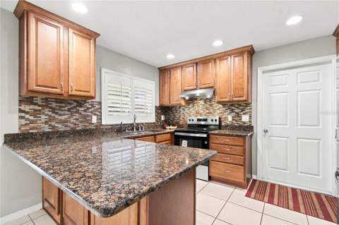 8410 Angela Court, Zephyrhills FL - photo 14 of 60