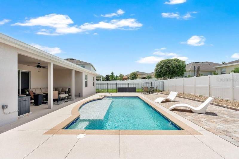 4 bedroom Single Family Residence at 1086 Rock Creek Street, Rock Spgs Rdg Ph Vii-A, Apopka — photo 2