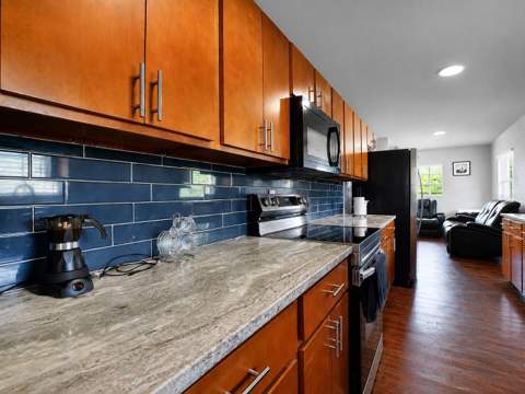 7018 Glenview Drive, Tampa FL - photo 12 of 44