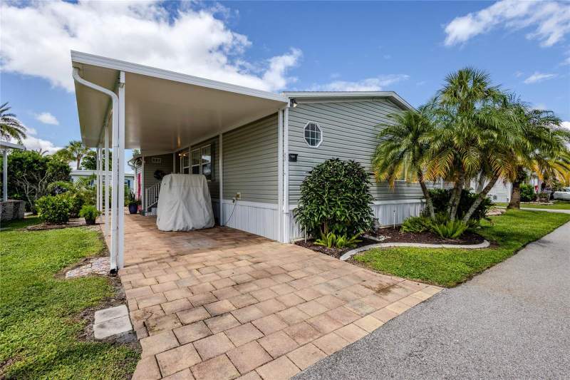 3 bedroom Manufactured Home at 2100 Kings Highway #402, Maple Leaf Estates, Port Charlotte — photo 2