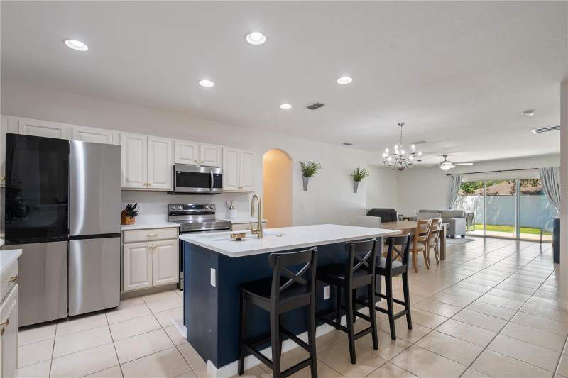 4 bedroom Single Family Residence at 618 Bainbridge Loop, Covington Park A B D E F G & J, Winter Garden — photo 5