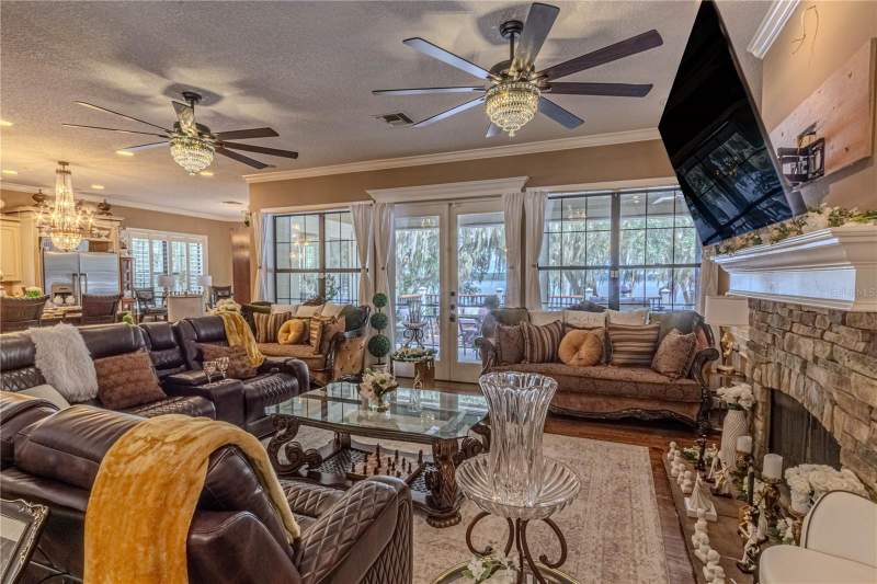 6 bedroom Single Family Residence at 19529 Dorr Road, Thomas Holdings, Altoona — photo 4