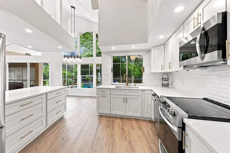 3 bedroom Single Family Residence at 13513 Woodside Drive, Millwood Village, Hudson — photo 2