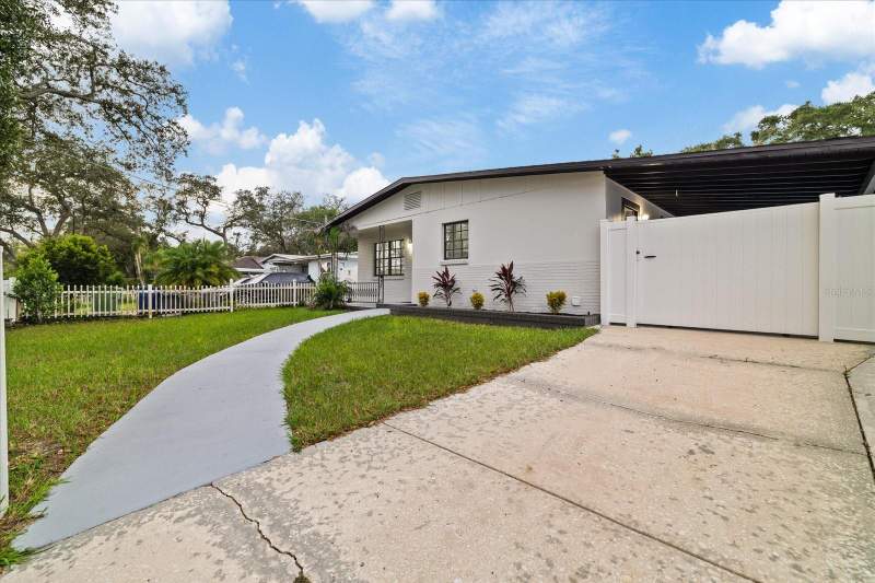 4 bedroom Single Family Residence at 9410 N Valle Drive, Tampas North Side Country Clu, Tampa — photo 3