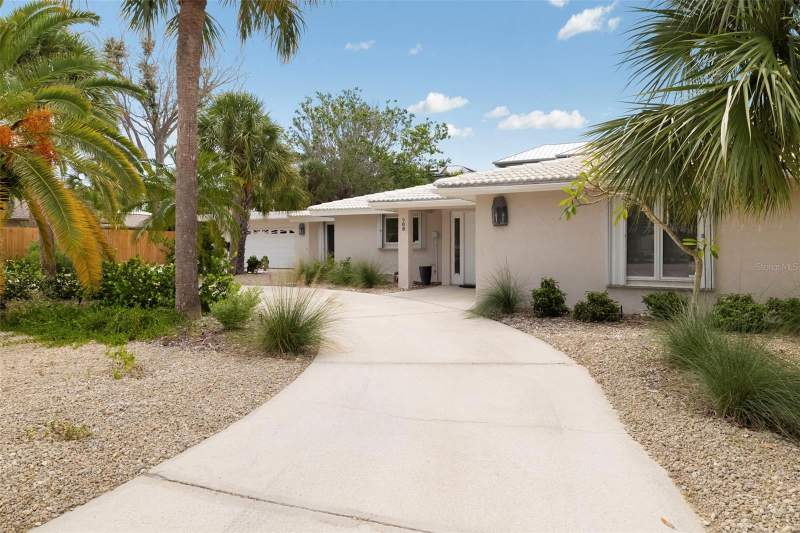 708 GARFIELD DRIVE home for sale in Lido Beach Div B