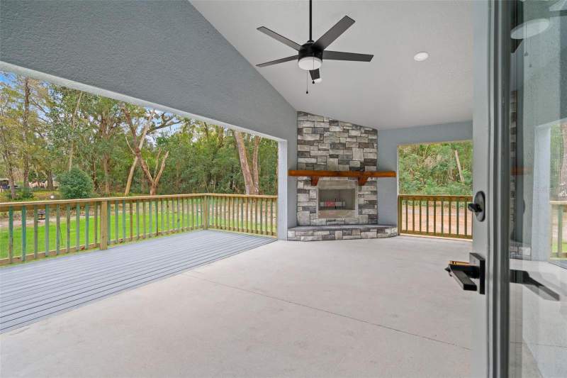 4 bedroom Single Family Residence at 478 Lincoln Avenue, Masaryktown, Brooksville — photo 2