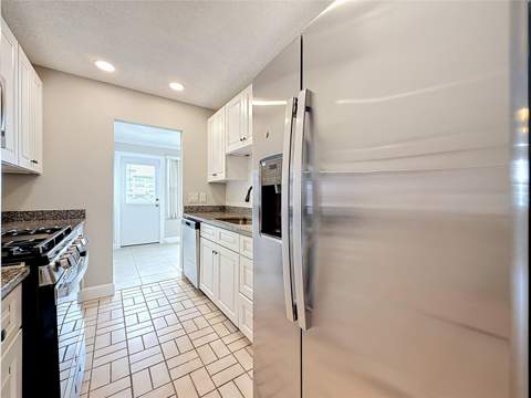 6025 Shore Boulevard #106, Gulfport FL - photo 13 of 74
