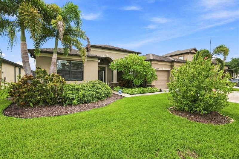 5 bedroom Single Family Residence at 5009 Jagged Cloud Drive, Dg Farms Ph 1B, Wimauma — photo 2