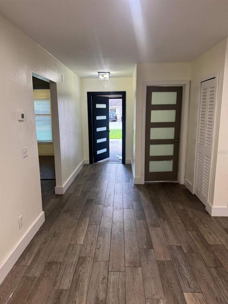 3 bedroom Single Family Residence at 7920 George Washington Lane, Riverdale Sub Ph 3A, Tampa — photo 5