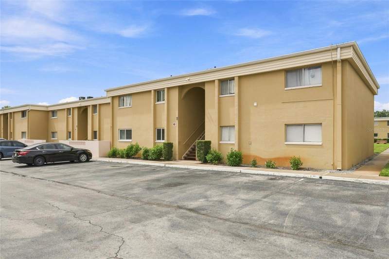 1000 LAKE OF THE WOODS BOULEVARD #105E home for sale in Ashwood Condos for Sale: 3 Listings