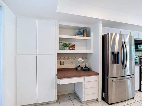 4324 Southpark Drive, Tampa FL - photo 17 of 52