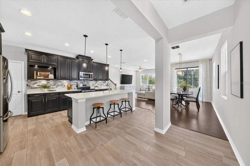3 bedroom Townhouse at 11528 Crowned Sparrow Lane, West Lake Twnhms Ph 2, Tampa — photo 2