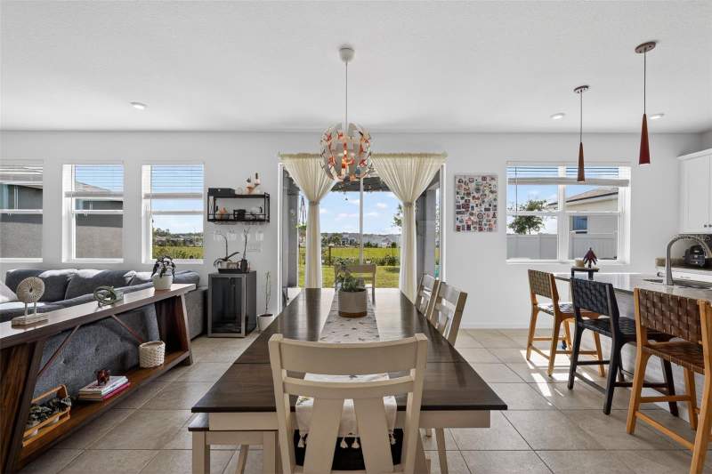 5 bedroom Single Family Residence at 1181 Lakeshore Breeze Place, Soleil At Westside, Kissimmee — photo 3
