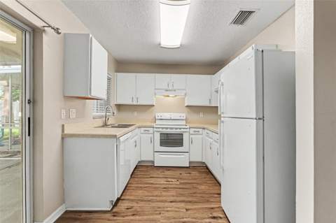 2125 Fluorshire Drive, Brandon FL - photo 6 of 18