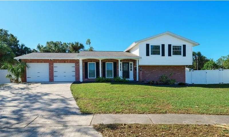 7002 DANEWOOD COURT home for sale in Townn Country Park