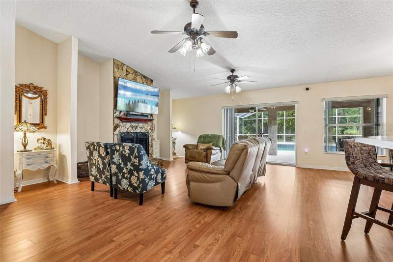 3 bedroom Single Family Residence at 30733 BUTTERCUP LANE, N/A, MOUNT DORA — photo 4