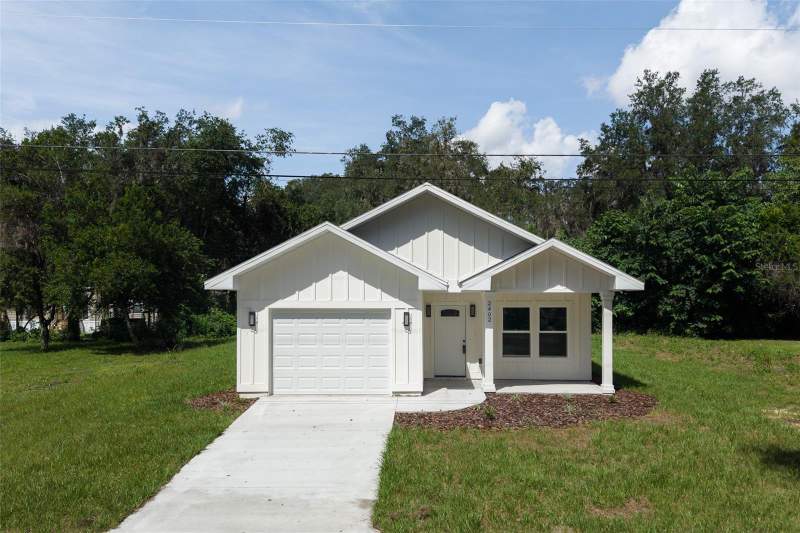3 bedroom Single Family Residence at 2402 NE 70th Street, Gainesville, Gainesville — photo 3
