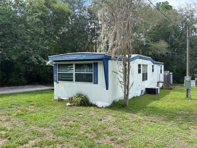 2 bedroom Manufactured Home at 10945 SE 132nd Place, Weir Lake Village, Ocklawaha — photo 2