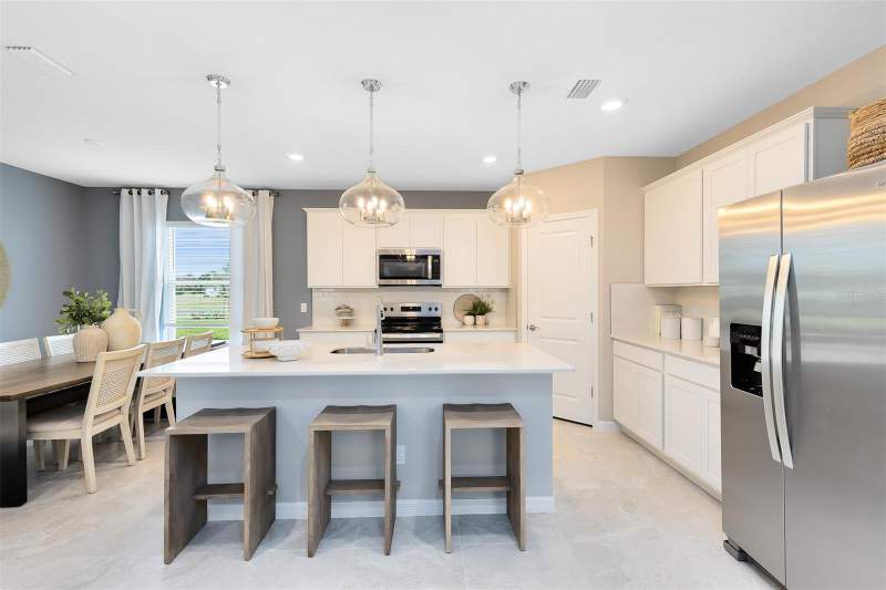 5 bedroom Single Family Residence at 6906 CREEK FALLS ALLEY, LAKEHAVEN ESTATES, CLERMONT — photo 4