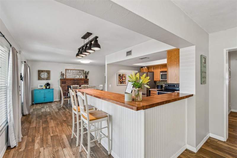 4 bedroom Single Family Residence at 10748 Village Green Ave, Seminole Lake Village, Seminole — photo 5
