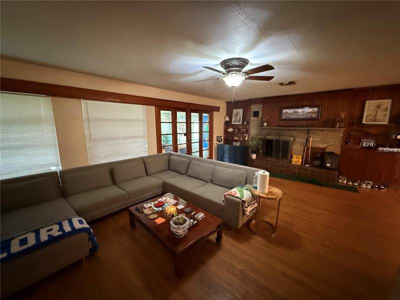 4 bedroom Single Family Residence at 100 NW 32nd Street, Gainesville, Gainesville — photo 4