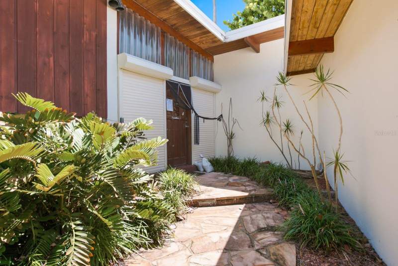 4 bedroom Single Family Residence at 31 Dolphin Drive, Paradise Island 1st Add, Treasure Island — photo 3