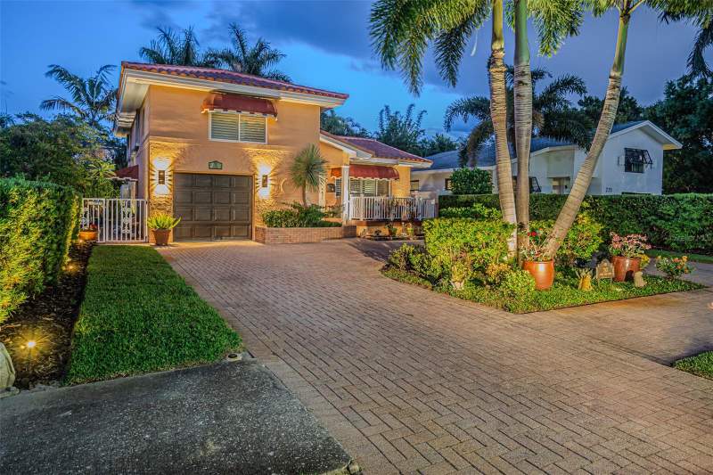 3 bedroom Single Family Residence at 243 SNELL ISLE BOULEVARD, SNELL ISLE BRIGHTWATERS REP. PTS. OF SEC. 1 AND 2, ST PETERSBURG — photo 4