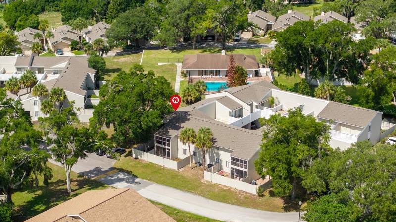 Errol Oaks Condo