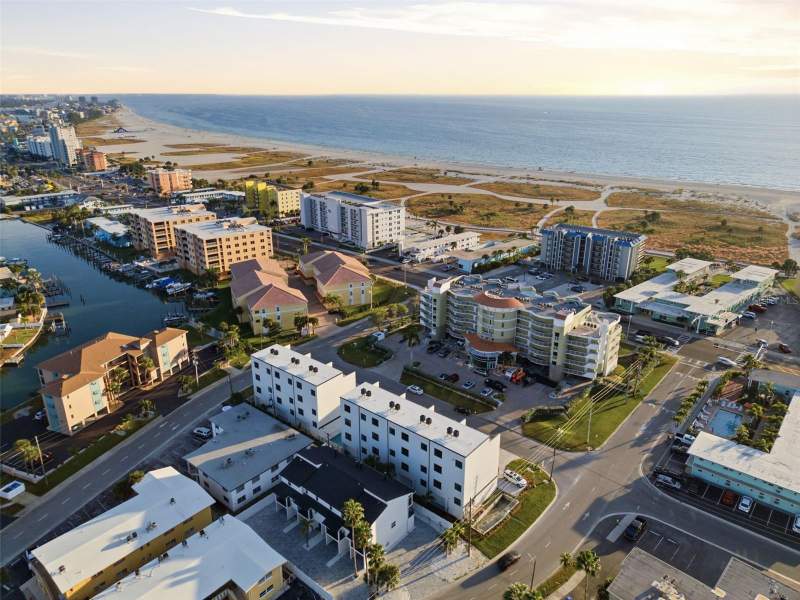5 bedroom Townhouse at 11605 1st Street #A2, Treasure Island City Of, Treasure Island — photo 3
