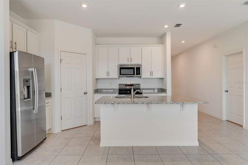 3 bedroom Single Family Residence at 9221 Harris Hawk Drive, Silver Lake Pointe, Leesburg — photo 4