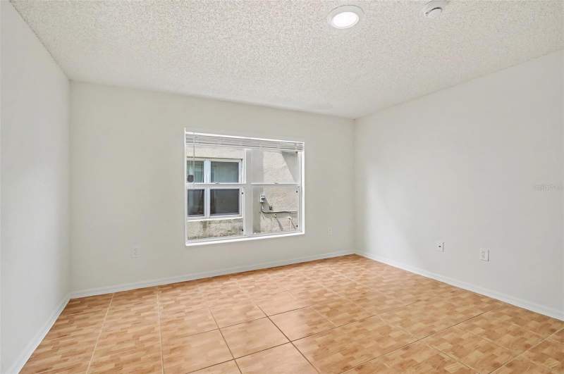 4 bedroom Single Family Residence at 1093 Amanda Kay Circle, Forest Cove, Sanford — photo 3