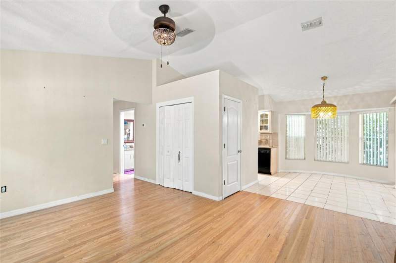 3 bedroom Single Family Residence at 37117 Foxrun Place, Silver Oaks Ph 01, Zephyrhills — photo 4