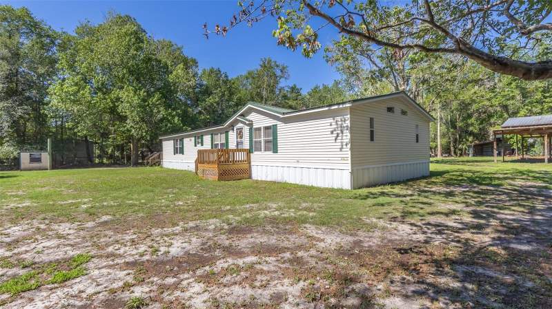 3 bedroom Manufactured Home at 17824 NE 143rd Terrace, Clover Acres Waldo, Waldo — photo 2