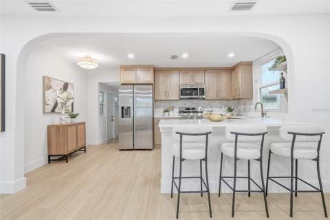 4750 Emerson Avenue, St Petersburg FL - photo 8 of 37