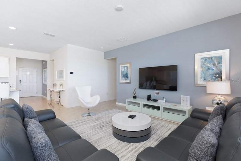5 bedroom Single Family Residence at 8012 Oak Shadow Court, Solterra Ph 2A2, Davenport — photo 5