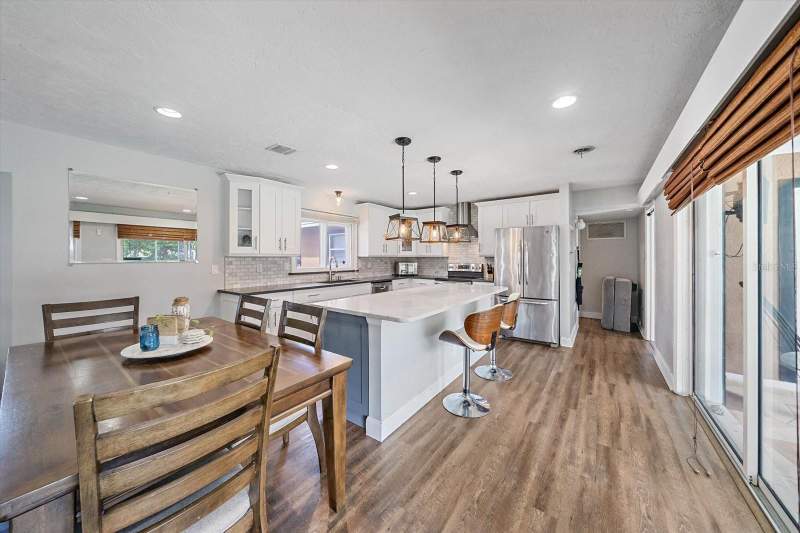 2 bedroom Single Family Residence at 338 Whitfield Avenue, Whitfield Estates Blks 55-63, Sarasota — photo 3