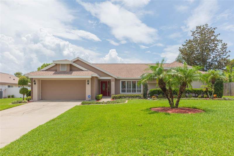 3 bedroom Single Family Residence at 1405 Oxfordshire Court, Stratford, Brandon — photo 2