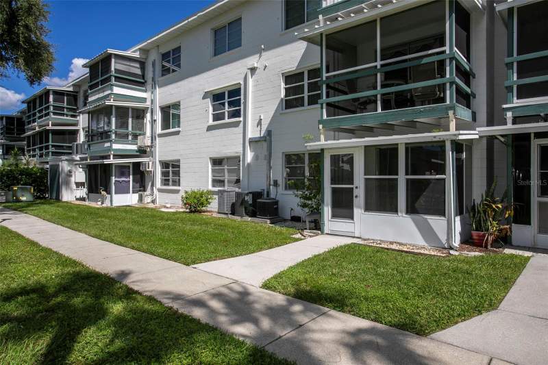 2 bedroom Condominium at 5872 17th Street #C2, Bayshore II Sec 13, Bradenton — photo 2