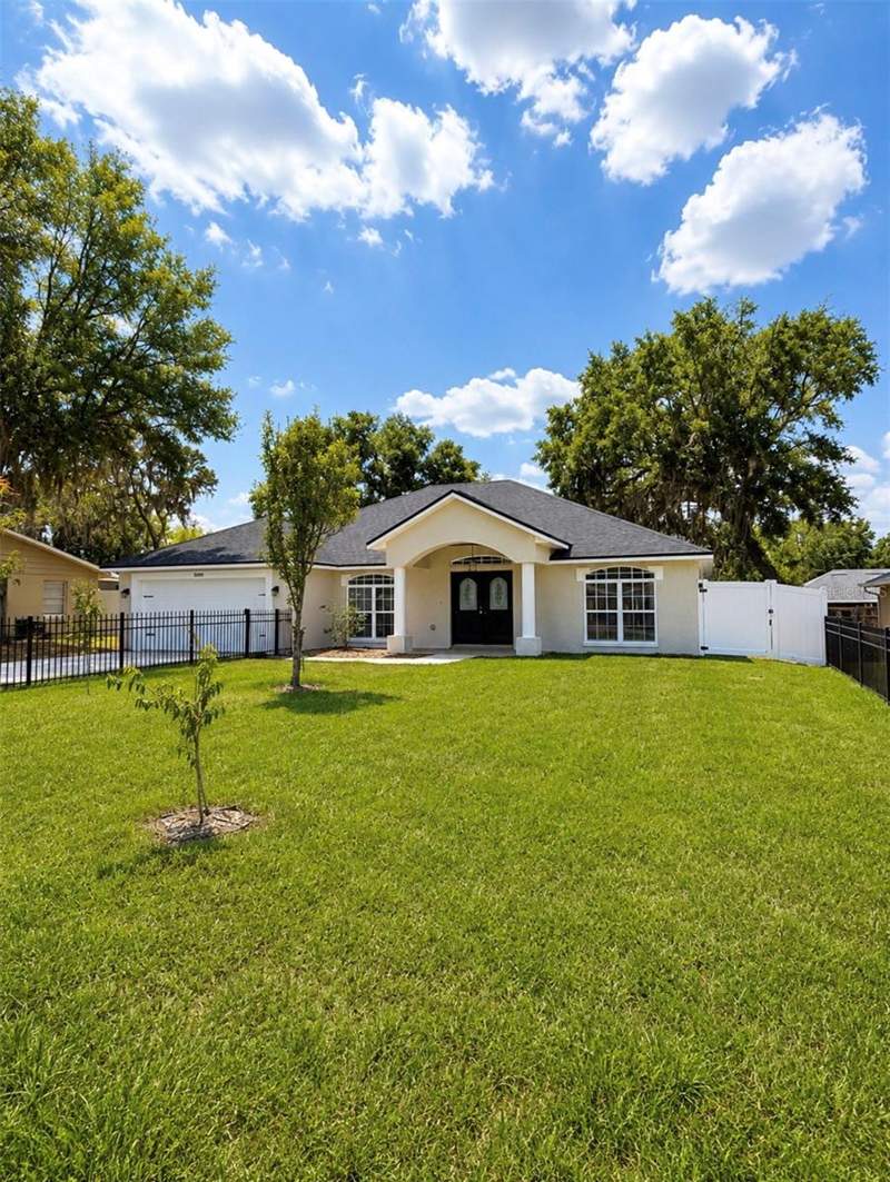 4 bedroom Single Family Residence at 10058 SE 105th Place, Magnolia Shores, Belleview — photo 2