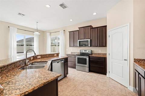 7614 Atwood Drive, Wesley Chapel FL - photo 6 of 30