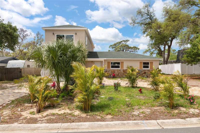 4 bedroom Single Family Residence at 743 Bayshore Drive, Fergusons Estates, Tarpon Springs — photo 2