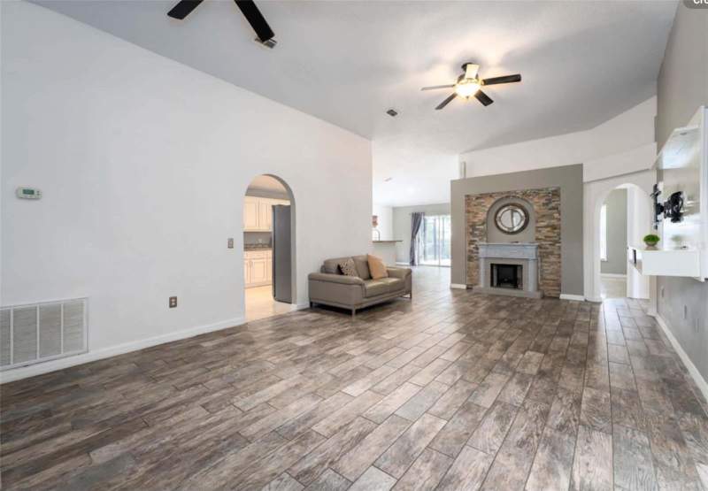 4 bedroom Single Family Residence at 307 Cardiff Avenue, Pines West Ph 01, Davenport — photo 4