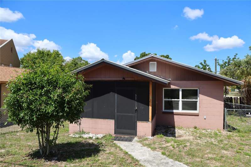 3 bedroom Single Family Residence at 517 HARRIS STREET, TOWN OF SEBRING ADD 07, SEBRING — photo 1