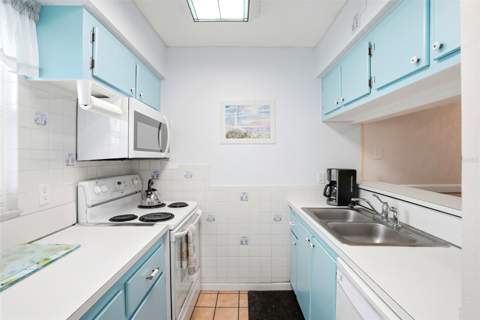 320 Medallion Boulevard #H, Madeira Beach FL - photo 11 of 38