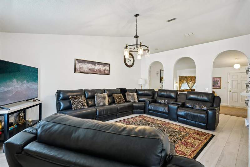 4 bedroom Single Family Residence at 10423 Bradford Street, Spring Hill, Spring Hill — photo 5