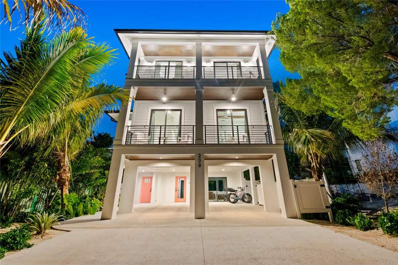 209 GARFIELD DRIVE home for sale in Lido Beach Div B
