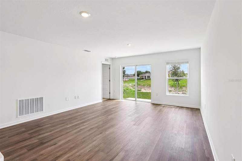 3 bedroom Single Family Residence at 1158 Amber Waves Court, Leomas Landing - Phase 2, Lake Wales — photo 4