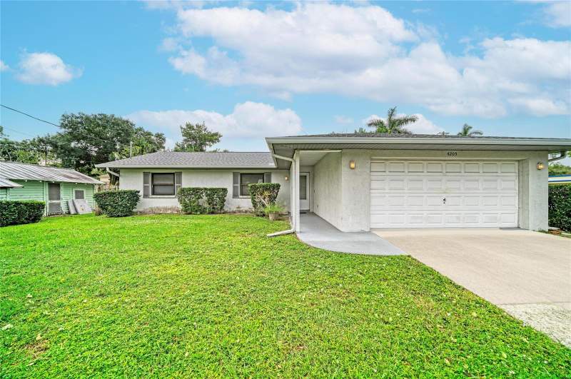 3 bedroom Single Family Residence at 4205 4th Avenue, Glen Ridge, Bradenton — photo 2