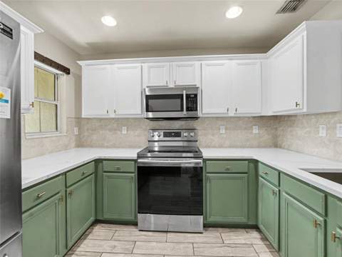 4866 Tuscan Loon Drive, Tampa FL - photo 9 of 27